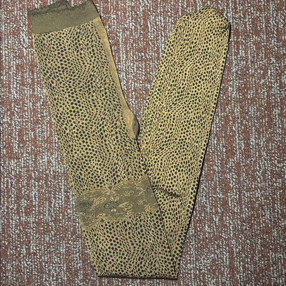 B. ELLA luxury Microfiber Tights in Brown and Black animal print cheetah print - Picture 3 of 7